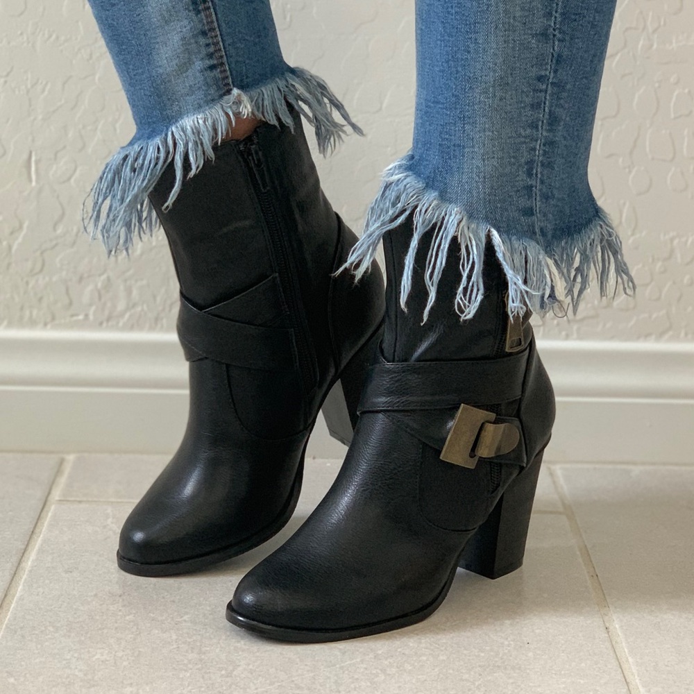 NIB Black Thick Heel Buckle Metal Detail Boots - Picture 5 of 8